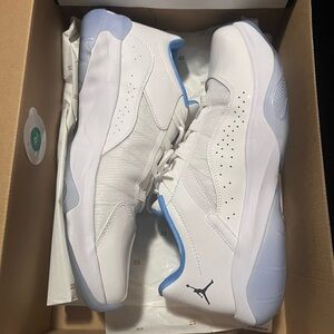 Worn once Size 13 Jordan comforts.